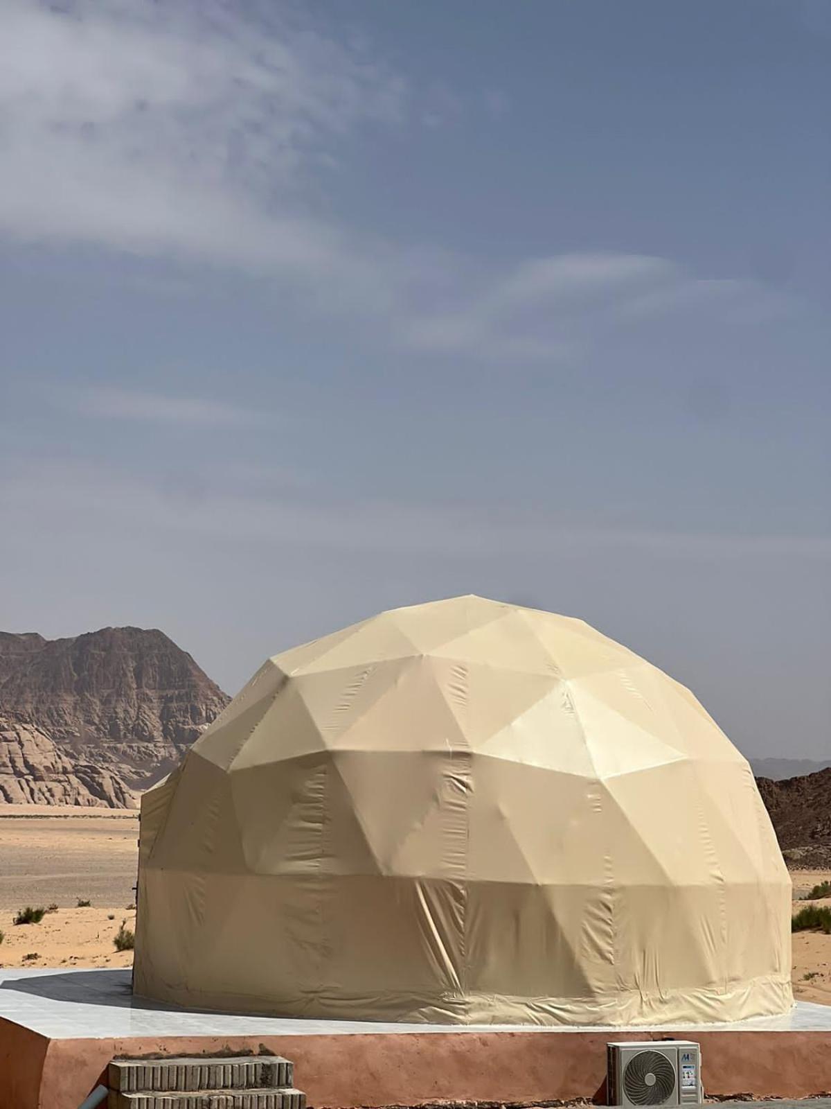 Rum Moon Luxury Camp وادي رم المظهر الخارجي الصورة